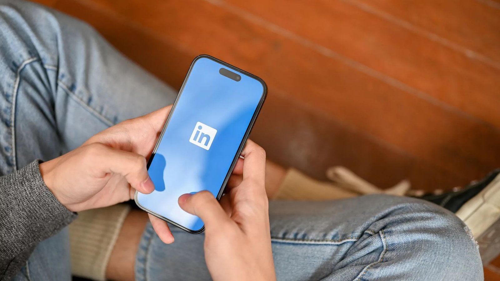 Can LinkedIn Redefine Its Role Amid Social Media Bans? | APA